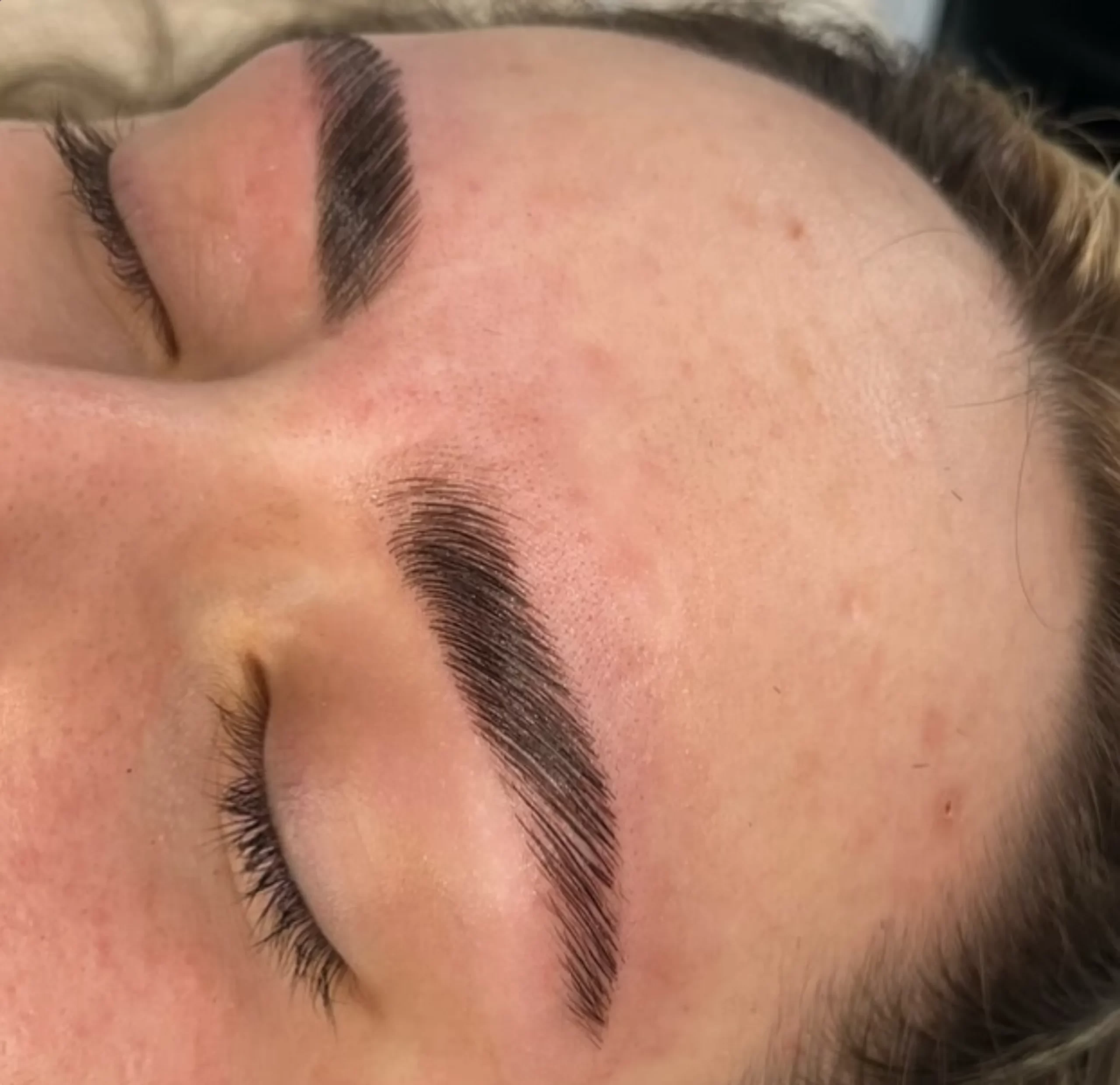 Read more about the article How much can you make doing eyebrow feathering?